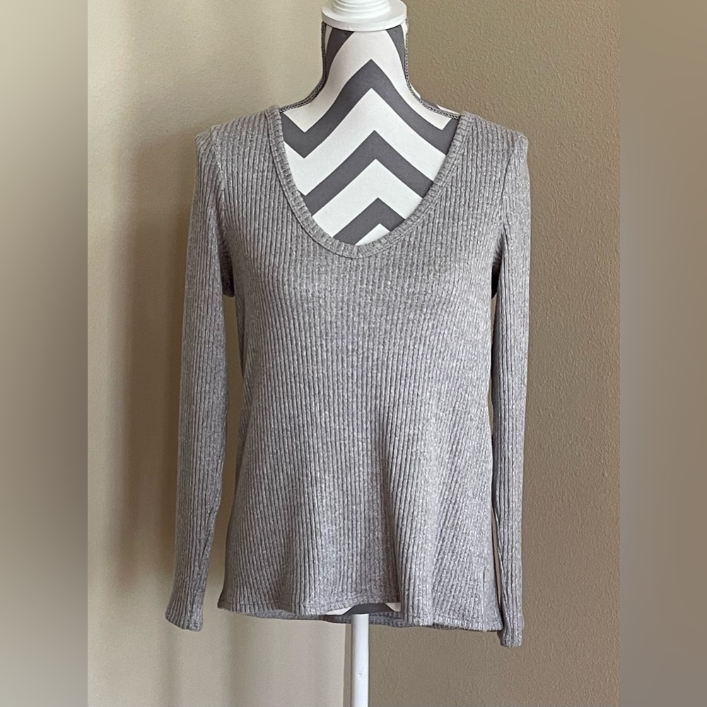American Eagle - Grey Long Sleeve V-Neck Pullover Sweater - Size: S/P/CH
